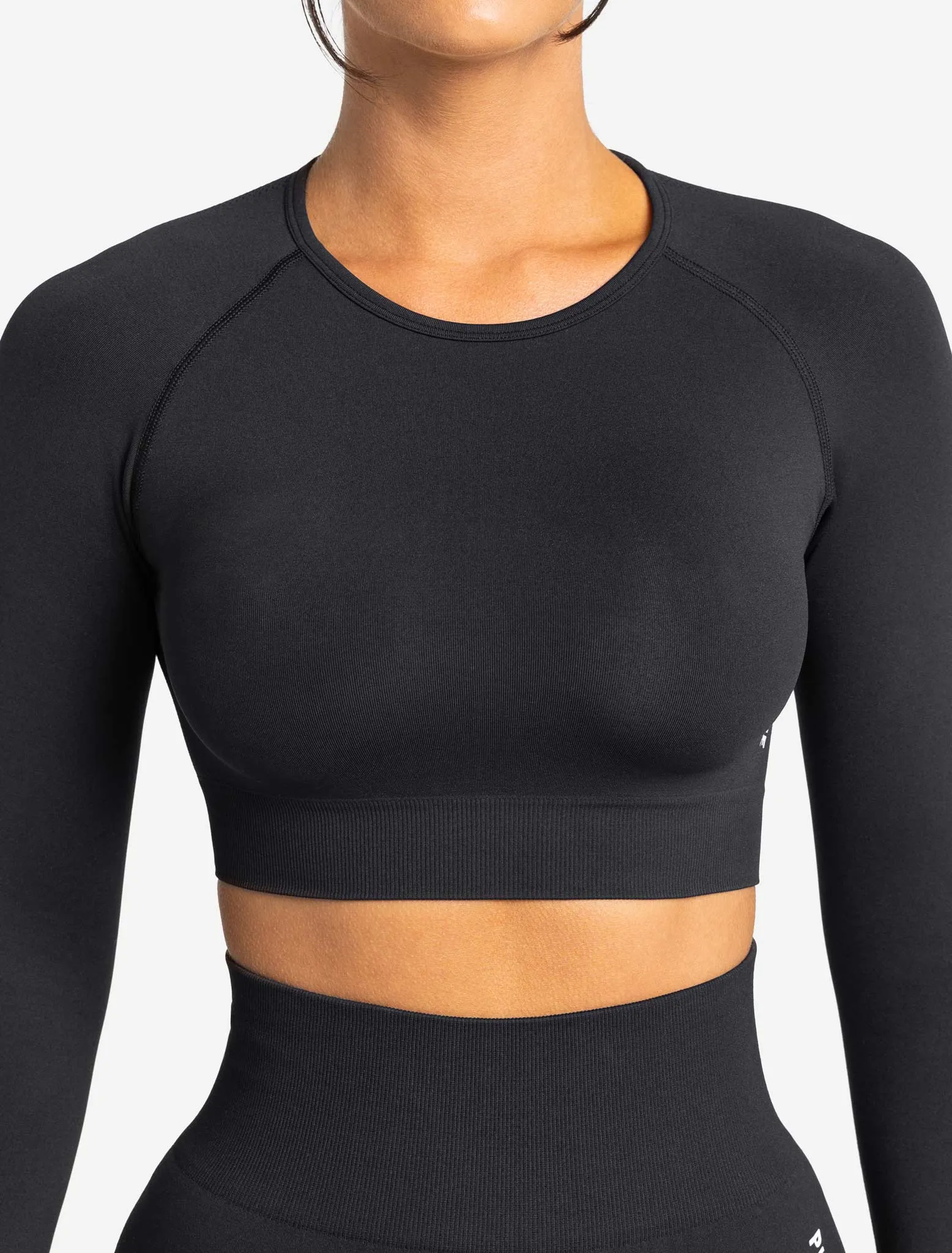 Move Seamless Long Sleeve Crop Top - Black