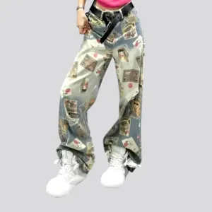 Trendy light wash jeans for women