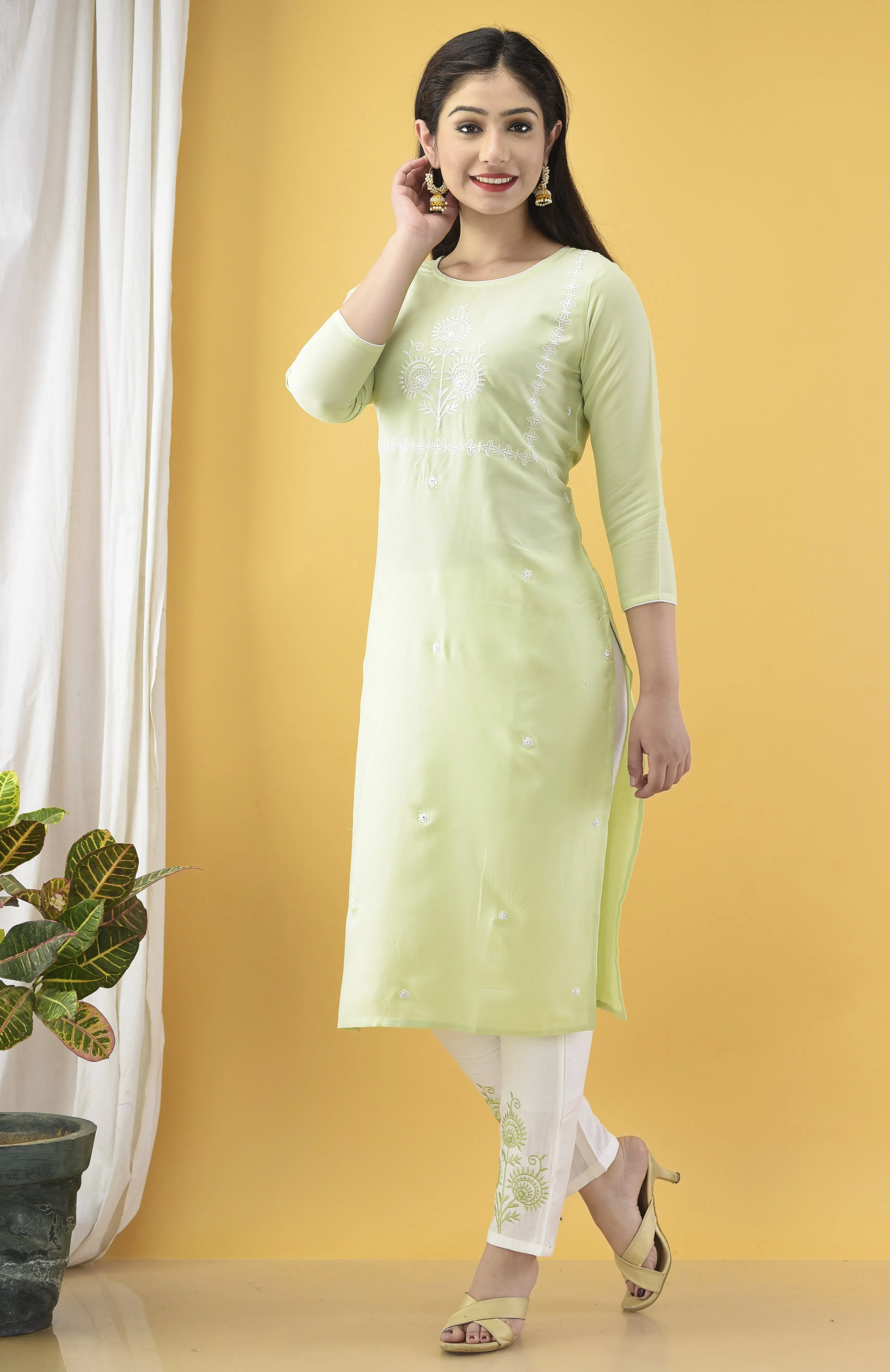 Women Green Embroidered Kurta Set